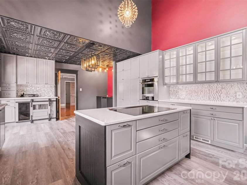 5914 Hanna Court, Charlotte, NC 28212.  MLS# CAR4409124, YatesRealty ID 43340. 