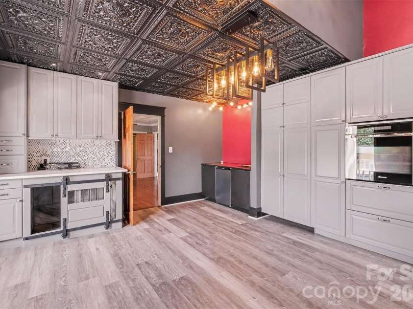 5914 Hanna Court, Charlotte, NC 28212.  MLS# CAR4409124, YatesRealty ID 43340. 