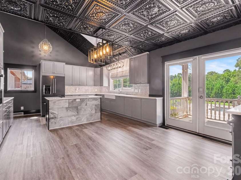 5914 Hanna Court, Charlotte, NC 28212.  MLS# CAR4409124, YatesRealty ID 43340. 