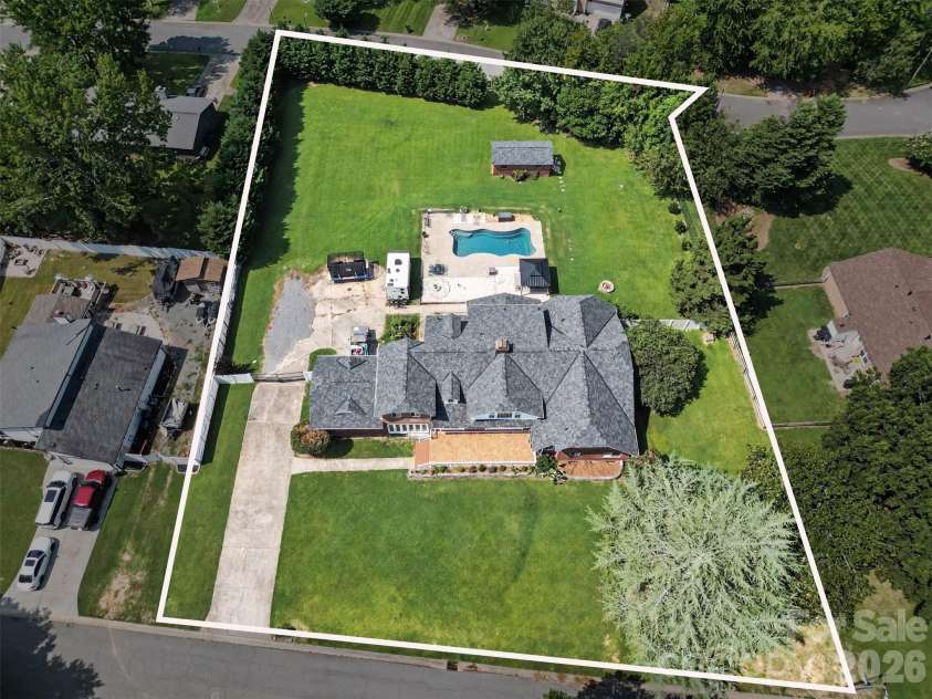 5914 Hanna Court, Charlotte, NC 28212.  MLS# CAR4409124, YatesRealty ID 43340. Lot lines for representation. Please reference survey in documents for accuracy.