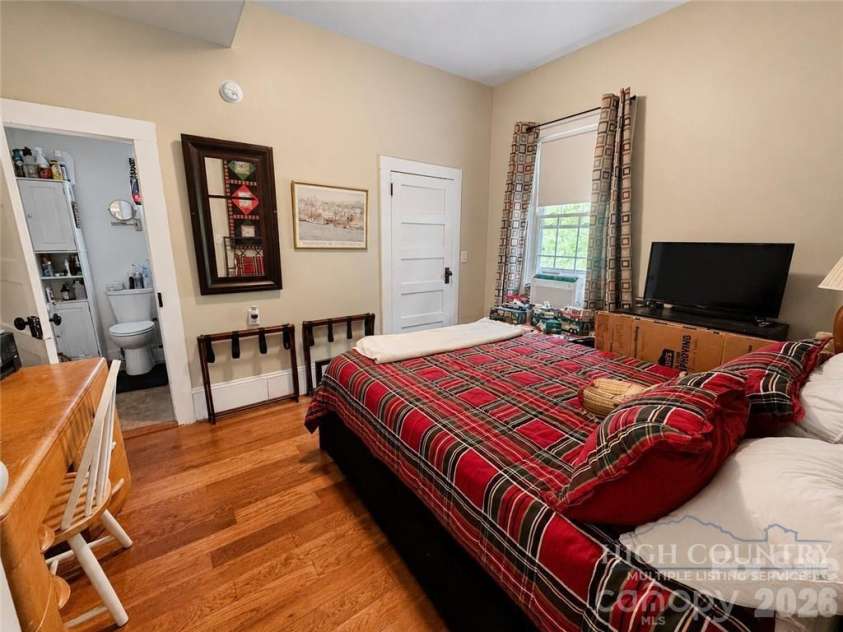 9216 Nc Highway 194 Highway, Lansing, NC 28643.  MLS# CAR4400818, YatesRealty ID 43341. 