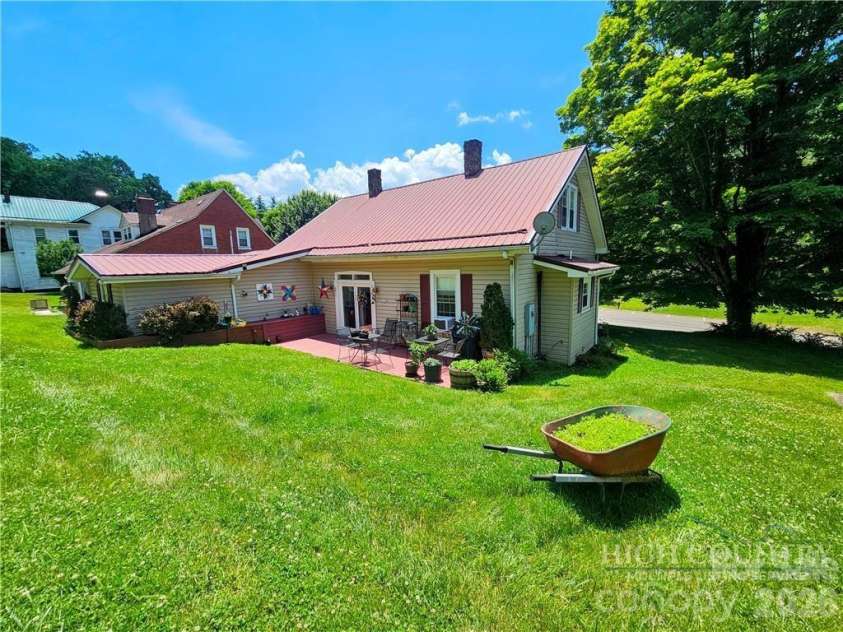 9216 Nc Highway 194 Highway, Lansing, NC 28643.  MLS# CAR4400818, YatesRealty ID 43341. 