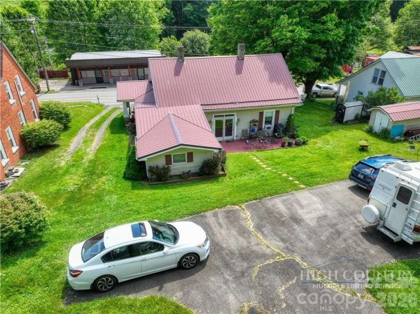 9216 Nc Highway 194 Highway, Lansing, NC 28643.  MLS# CAR4400818, YatesRealty ID 43341. 