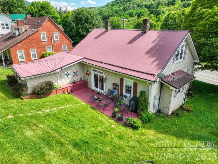 9216 Nc Highway 194 Highway, Lansing, NC 28643.  MLS# CAR4400818, YatesRealty ID 43341. 