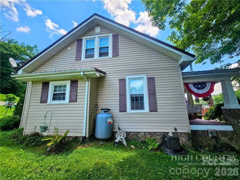 9216 Nc Highway 194 Highway, Lansing, NC 28643.  MLS# CAR4400818, YatesRealty ID 43341. 