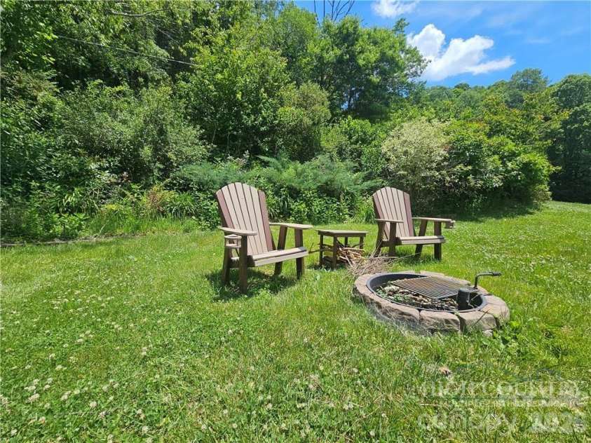 9216 Nc Highway 194 Highway, Lansing, NC 28643.  MLS# CAR4400818, YatesRealty ID 43341. 