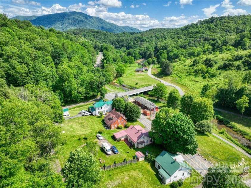 9216 Nc Highway 194 Highway, Lansing, NC 28643.  MLS# CAR4400818, YatesRealty ID 43341. 