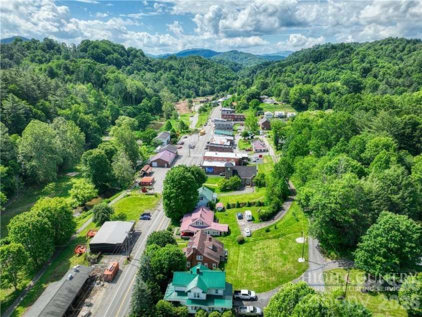 9216 Nc Highway 194 Highway, Lansing, NC 28643.  MLS# CAR4400818, YatesRealty ID 43341. 