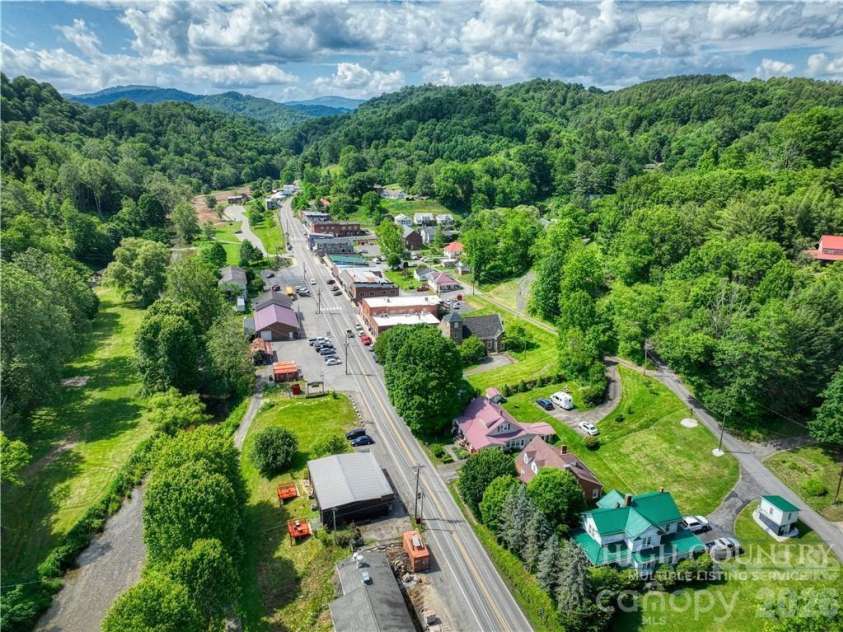 9216 Nc Highway 194 Highway, Lansing, NC 28643.  MLS# CAR4400818, YatesRealty ID 43341. 