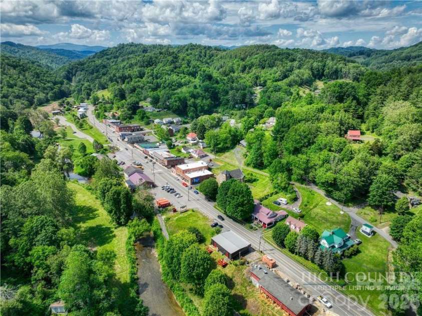 9216 Nc Highway 194 Highway, Lansing, NC 28643.  MLS# CAR4400818, YatesRealty ID 43341. 