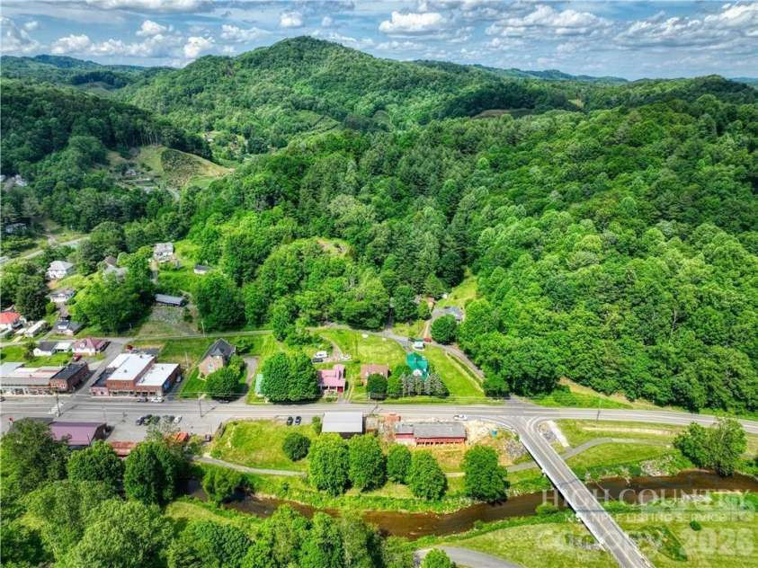9216 Nc Highway 194 Highway, Lansing, NC 28643.  MLS# CAR4400818, YatesRealty ID 43341. 