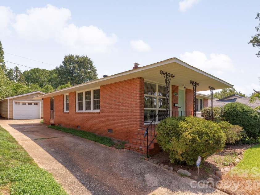1604 Patton Avenue, Charlotte, NC 28216.  MLS# CAR4409869, YatesRealty ID 43342. 
