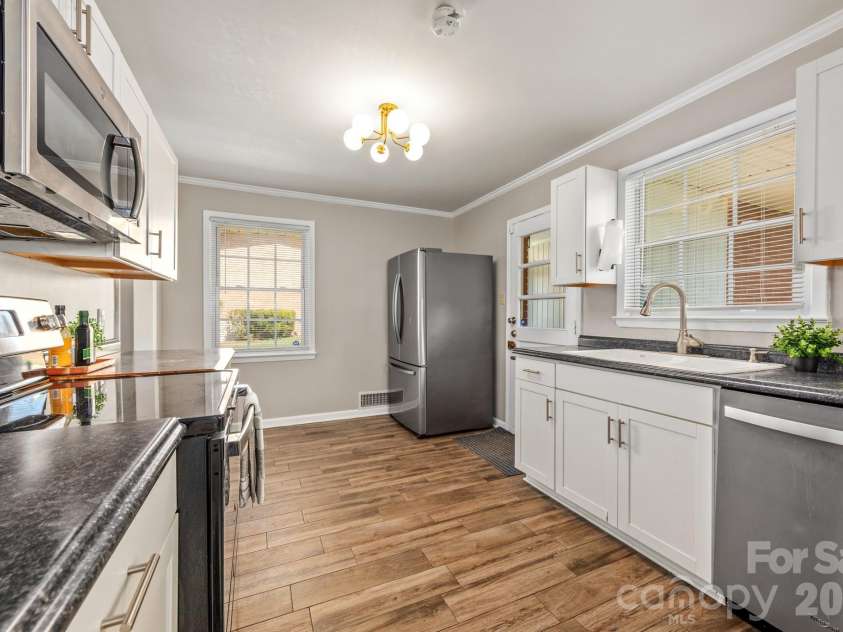 1604 Patton Avenue, Charlotte, NC 28216.  MLS# CAR4409869, YatesRealty ID 43342. 