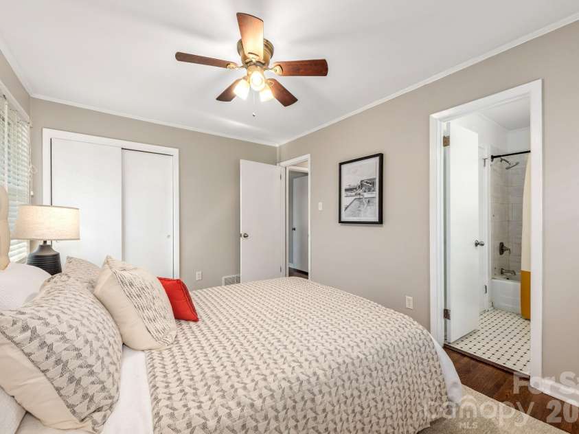 1604 Patton Avenue, Charlotte, NC 28216.  MLS# CAR4409869, YatesRealty ID 43342. 