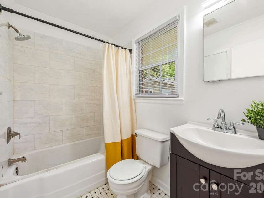 1604 Patton Avenue, Charlotte, NC 28216.  MLS# CAR4409869, YatesRealty ID 43342. 