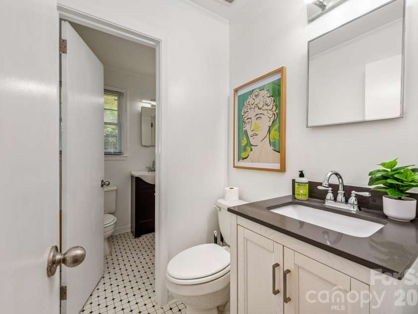 1604 Patton Avenue, Charlotte, NC 28216.  MLS# CAR4409869, YatesRealty ID 43342. 