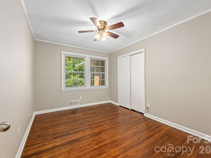 1604 Patton Avenue, Charlotte, NC 28216.  MLS# CAR4409869, YatesRealty ID 43342. 