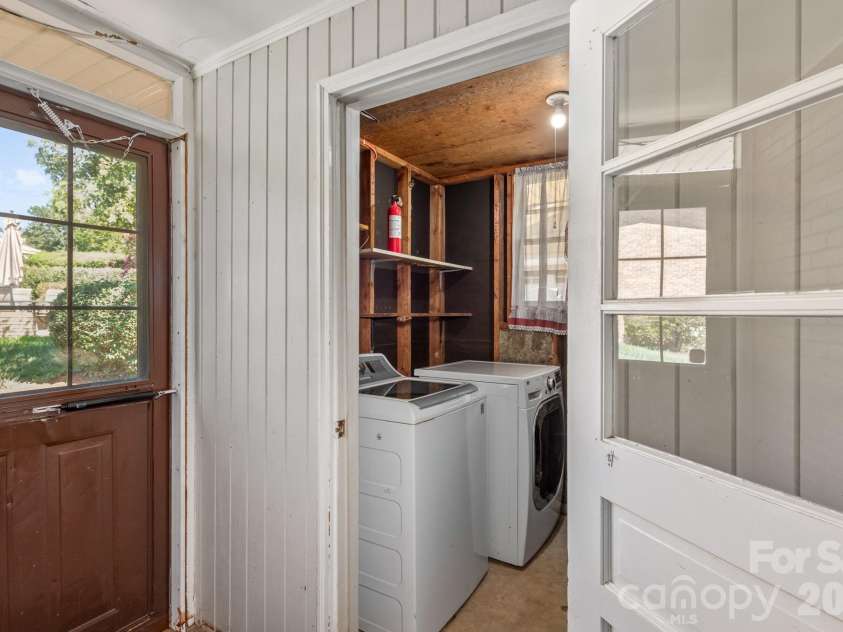 1604 Patton Avenue, Charlotte, NC 28216.  MLS# CAR4409869, YatesRealty ID 43342. 