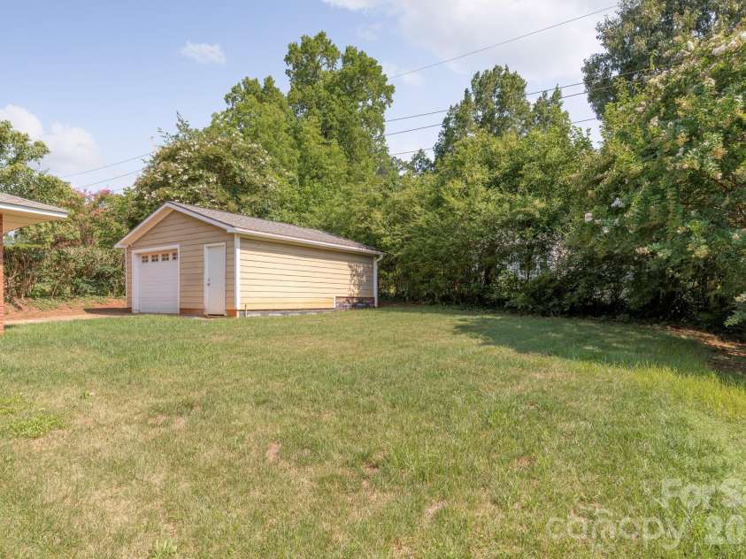 1604 Patton Avenue, Charlotte, NC 28216.  MLS# CAR4409869, YatesRealty ID 43342. 
