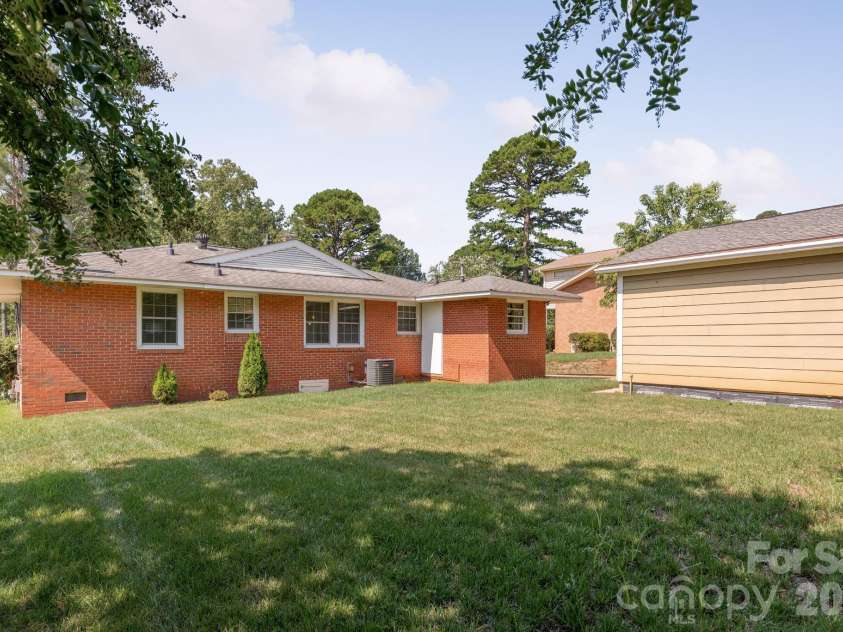 1604 Patton Avenue, Charlotte, NC 28216.  MLS# CAR4409869, YatesRealty ID 43342. 