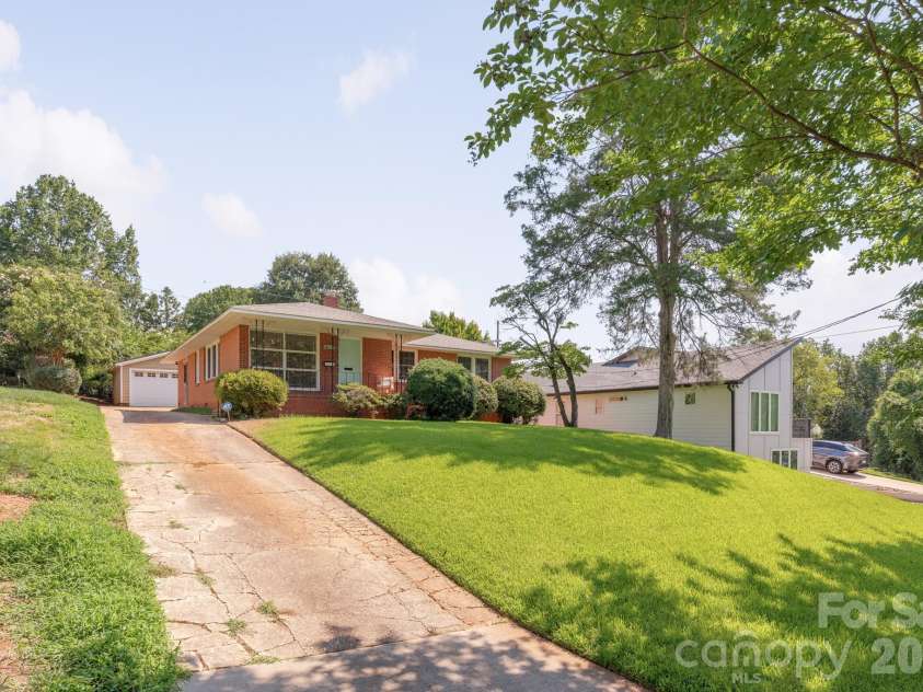 1604 Patton Avenue, Charlotte, NC 28216.  MLS# CAR4409869, YatesRealty ID 43342. 