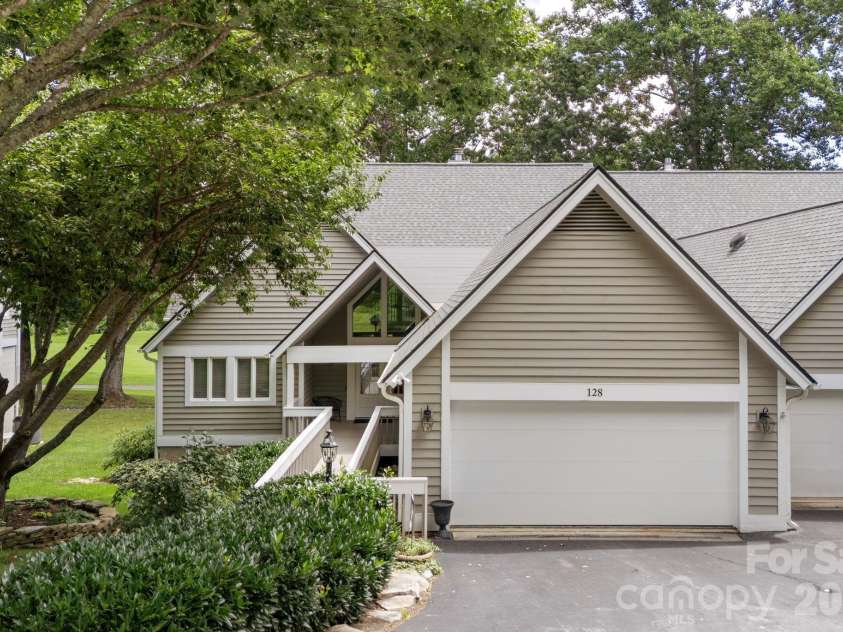 128 Overlook Drive, Flat Rock, NC 28731.  MLS# CAR4407562, YatesRealty ID 43344. 