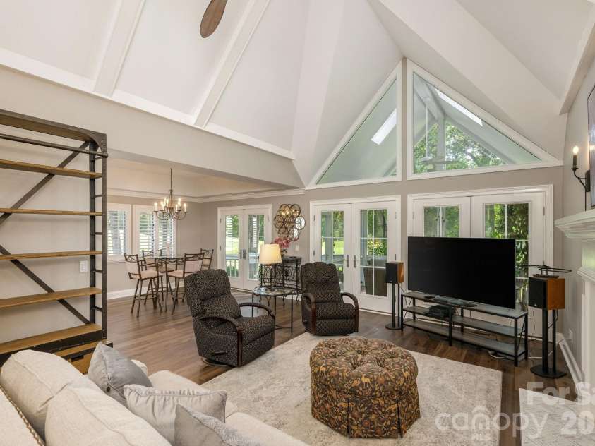 128 Overlook Drive, Flat Rock, NC 28731.  MLS# CAR4407562, YatesRealty ID 43344. 