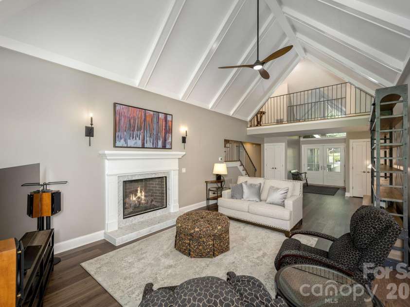 128 Overlook Drive, Flat Rock, NC 28731.  MLS# CAR4407562, YatesRealty ID 43344. 