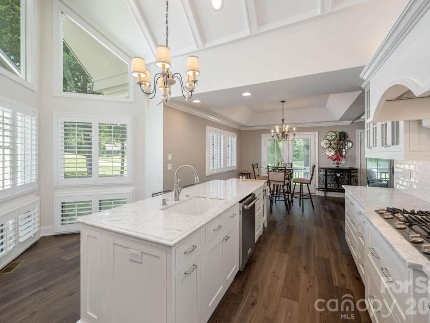128 Overlook Drive, Flat Rock, NC 28731.  MLS# CAR4407562, YatesRealty ID 43344. 