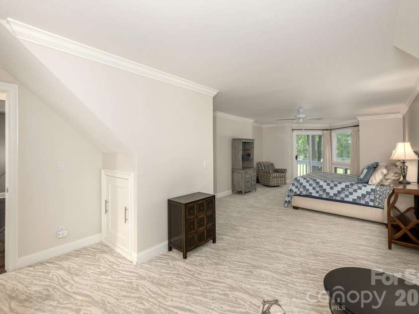 128 Overlook Drive, Flat Rock, NC 28731.  MLS# CAR4407562, YatesRealty ID 43344. 
