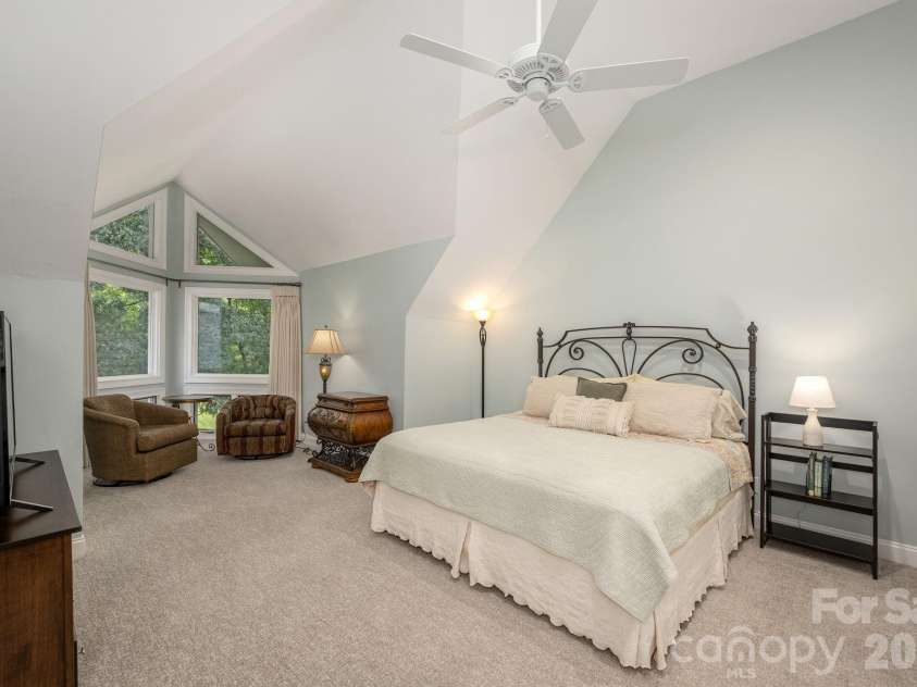 128 Overlook Drive, Flat Rock, NC 28731.  MLS# CAR4407562, YatesRealty ID 43344. 