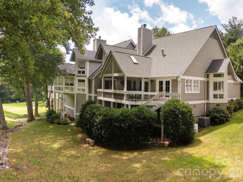128 Overlook Drive, Flat Rock, NC 28731.  MLS# CAR4407562, YatesRealty ID 43344. 