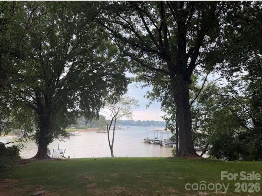 537 Stutts Road, Mooresville, NC 28117.  MLS# CAR4409348, YatesRealty ID 43345. 