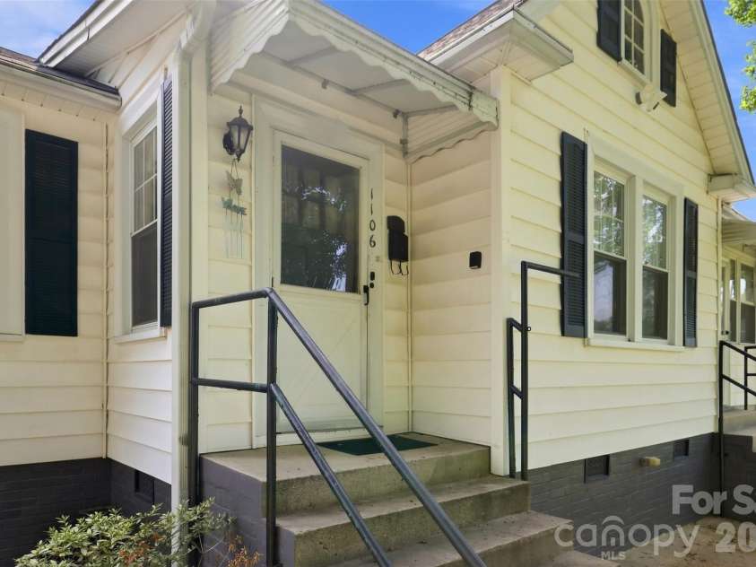 1106 Main Street, Mount Holly, NC 28120.  MLS# CAR4413131, YatesRealty ID 43348. 