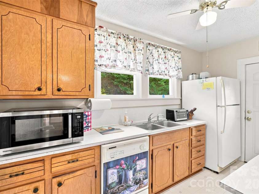 1106 Main Street, Mount Holly, NC 28120.  MLS# CAR4413131, YatesRealty ID 43348. Kitchen