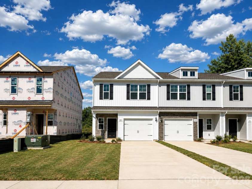 3119 Aberleaf Lane, Charlotte, NC 28227.  MLS# CAR4411436, YatesRealty ID 43349. 