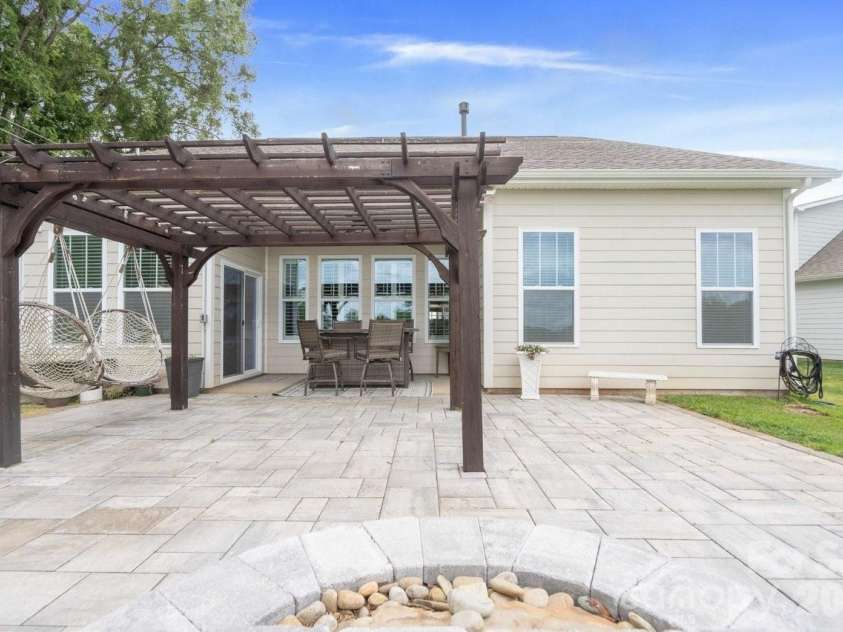 149 Cup Chase Drive, Mooresville, NC 28115.  MLS# CAR4339948, YatesRealty ID 4335. 