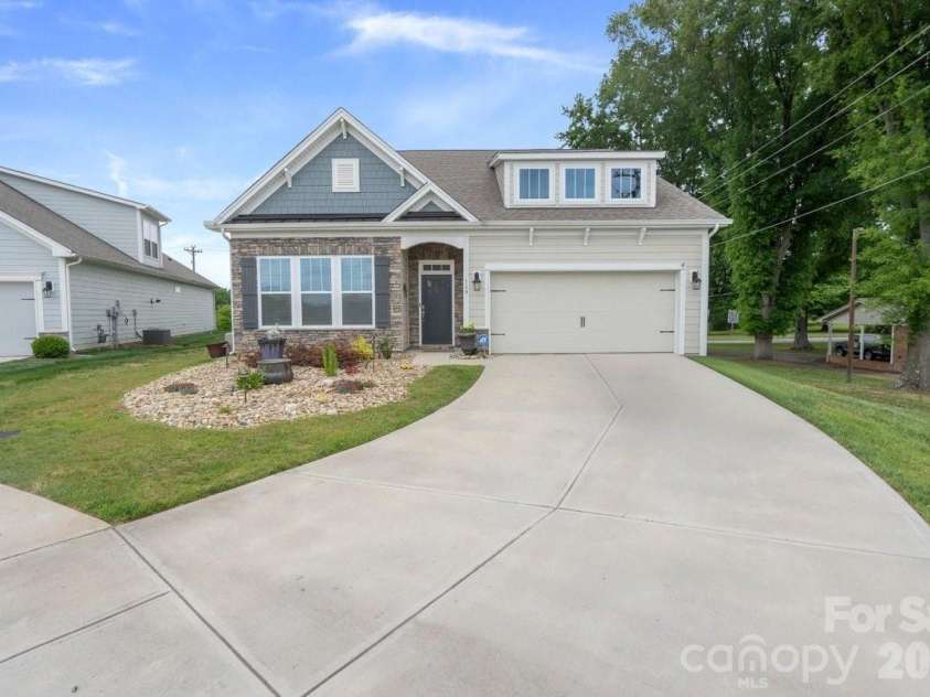 149 Cup Chase Drive, Mooresville, NC 28115.  MLS# CAR4339948, YatesRealty ID 4335. 