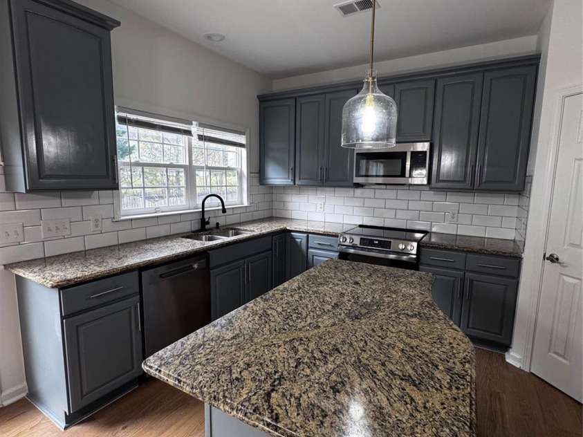 7803 Noland Woods Drive, Charlotte, NC 28277.  MLS# CAR4316221, YatesRealty ID 4335. 