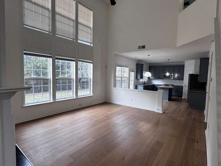 7803 Noland Woods Drive, Charlotte, NC 28277.  MLS# CAR4316221, YatesRealty ID 4335. Family Room - High Ceiling