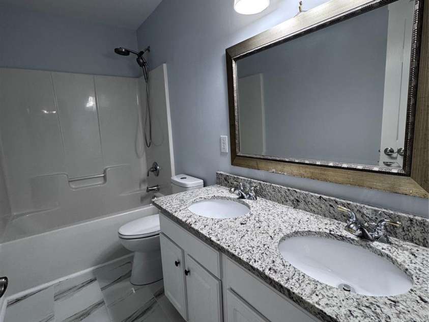 7803 Noland Woods Drive, Charlotte, NC 28277.  MLS# CAR4316221, YatesRealty ID 4335. Full Bath Upstairs