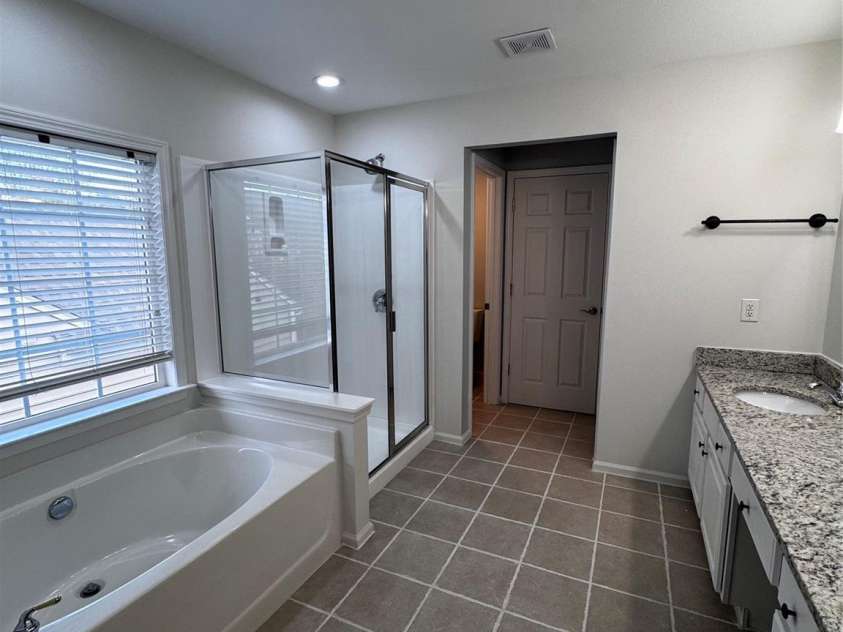 7803 Noland Woods Drive, Charlotte, NC 28277.  MLS# CAR4316221, YatesRealty ID 4335. Master Bath