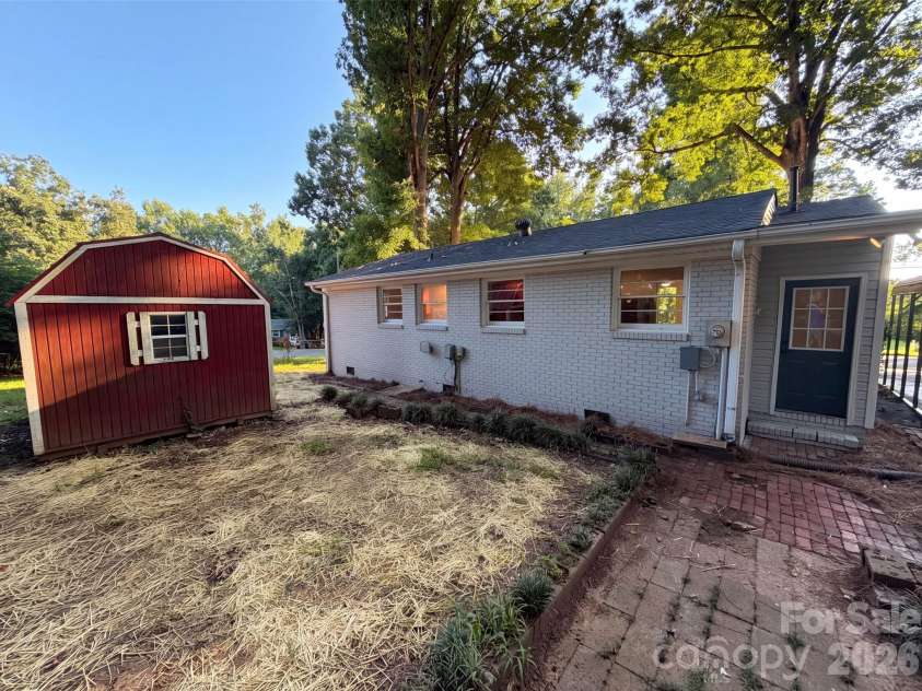 1933 Choyce Circle, Charlotte, NC 28217.  MLS# CAR4411029, YatesRealty ID 43350. 