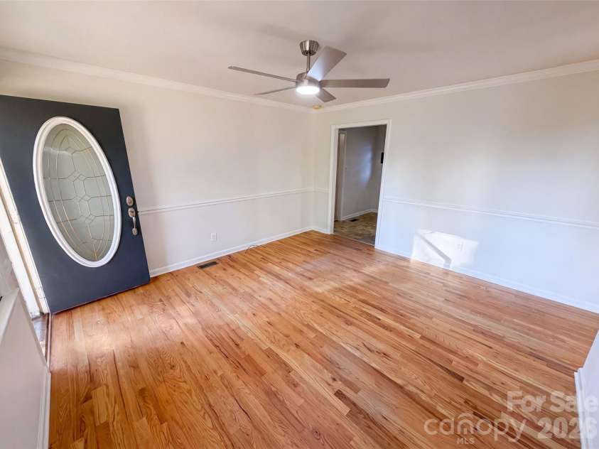 1933 Choyce Circle, Charlotte, NC 28217.  MLS# CAR4411029, YatesRealty ID 43350. 