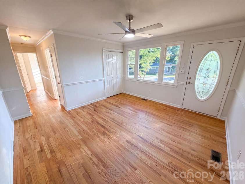 1933 Choyce Circle, Charlotte, NC 28217.  MLS# CAR4411029, YatesRealty ID 43350. 