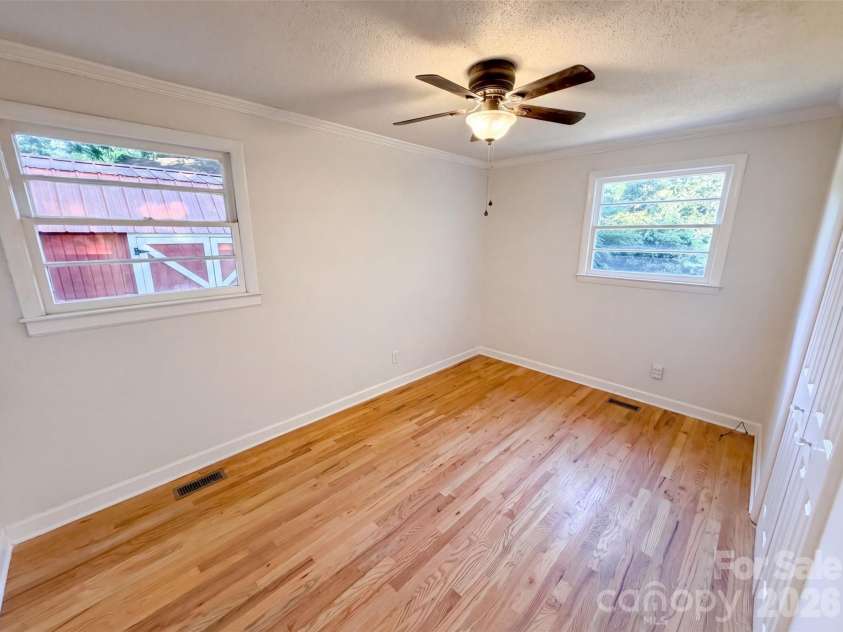 1933 Choyce Circle, Charlotte, NC 28217.  MLS# CAR4411029, YatesRealty ID 43350. 