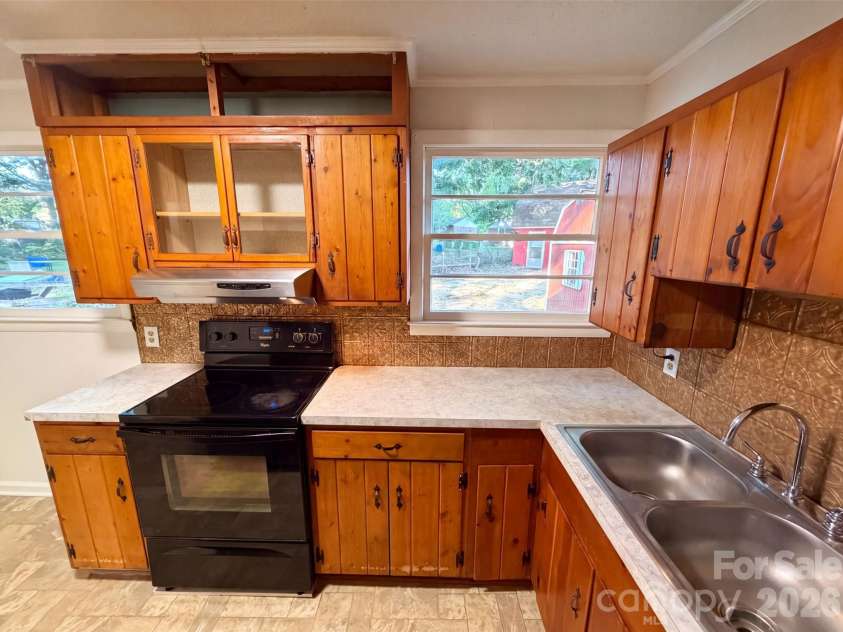 1933 Choyce Circle, Charlotte, NC 28217.  MLS# CAR4411029, YatesRealty ID 43350. 