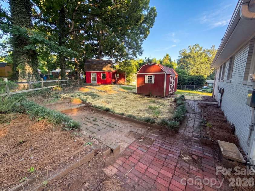 1933 Choyce Circle, Charlotte, NC 28217.  MLS# CAR4411029, YatesRealty ID 43350. 