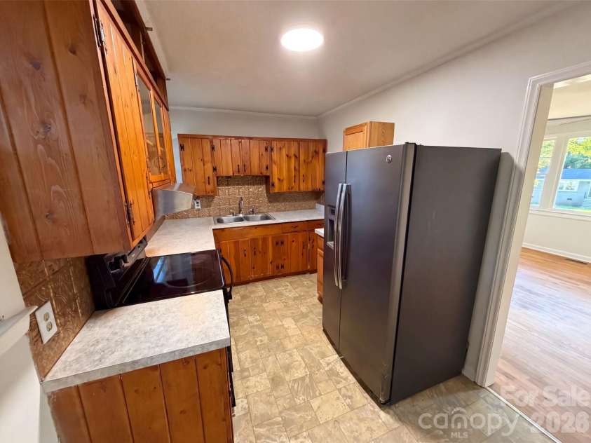 1933 Choyce Circle, Charlotte, NC 28217.  MLS# CAR4411029, YatesRealty ID 43350. Staged Photo