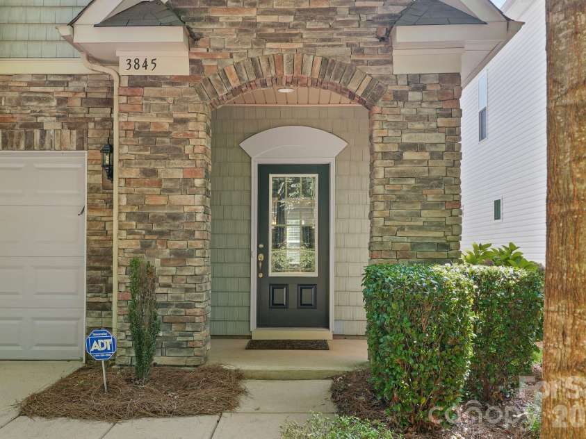 3845 Park South Station Boulevard, Charlotte, NC 28210.  MLS# CAR4399677, YatesRealty ID 43351. 